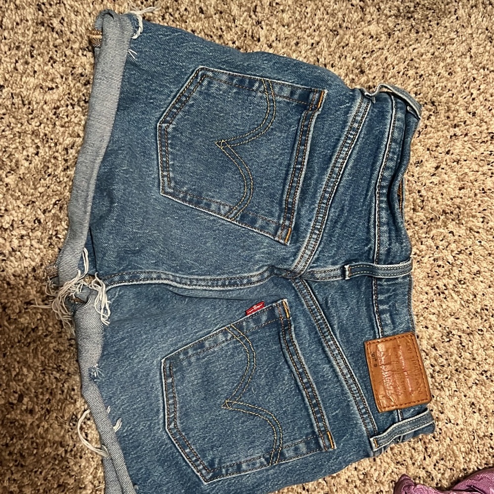 Levi cut off shorts